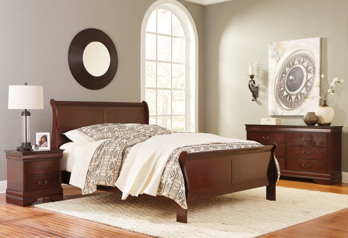 Alisdair  Sleigh Bed With Mirrored Dresser And Chest