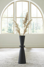 Load image into Gallery viewer, Collisten Vase

