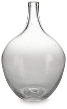 Load image into Gallery viewer, Kurthorne Vase
