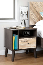 Load image into Gallery viewer, Piperton Queen Panel Headboard with Dresser and 2 Nightstands
