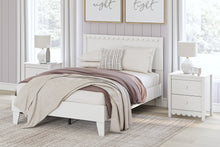 Load image into Gallery viewer, Hallityn Full Panel Platform Bed with Dresser and 2 Nightstands
